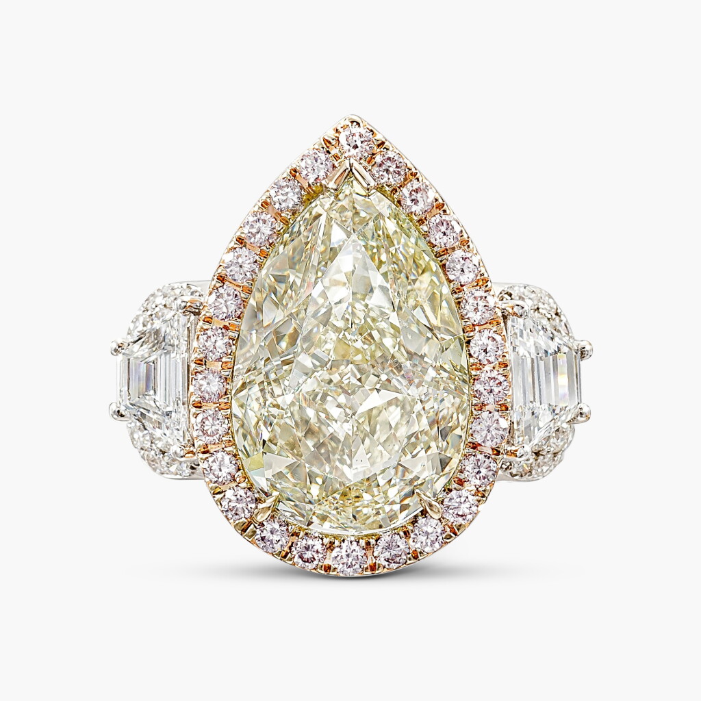 View full screen - View 1 of Lot 1619. Fancy Light Greenish Yellow Diamond and Diamond Ring | 7.56克拉 淡彩綠黃色鑽石 配 鑽石 戒指.