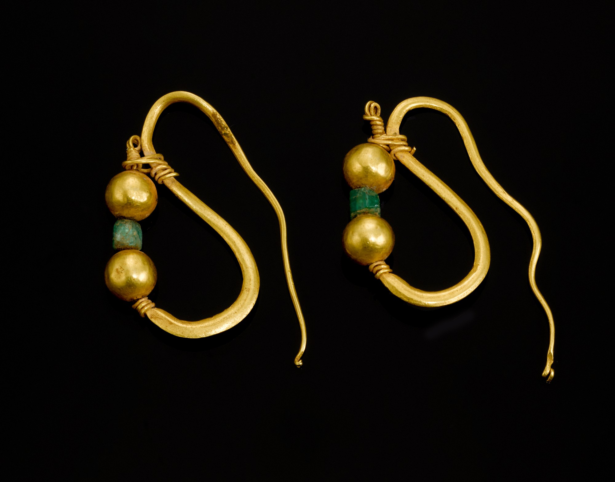 A PAIR OF ROMAN GOLD AND GLASS EARRINGS, CIRCA 2ND/4TH CENTURY A.D. Small Wonders Early Gems