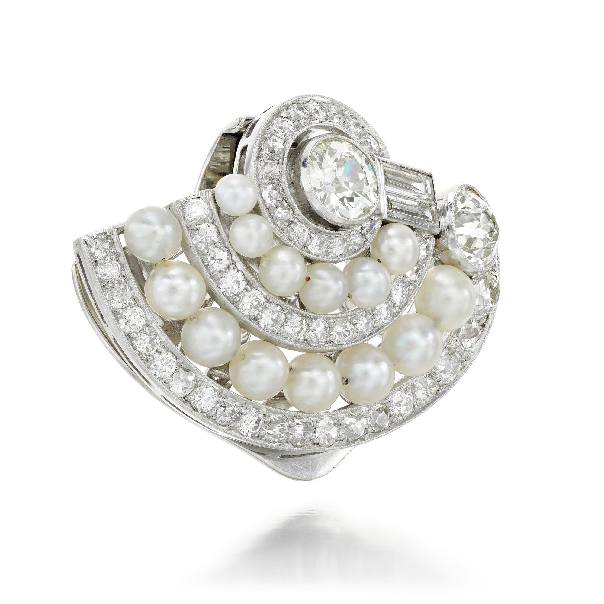 DIAMOND AND PEARL CLIP BROOCH The Weekly Edit Fine Jewels London 2020 Sotheby's