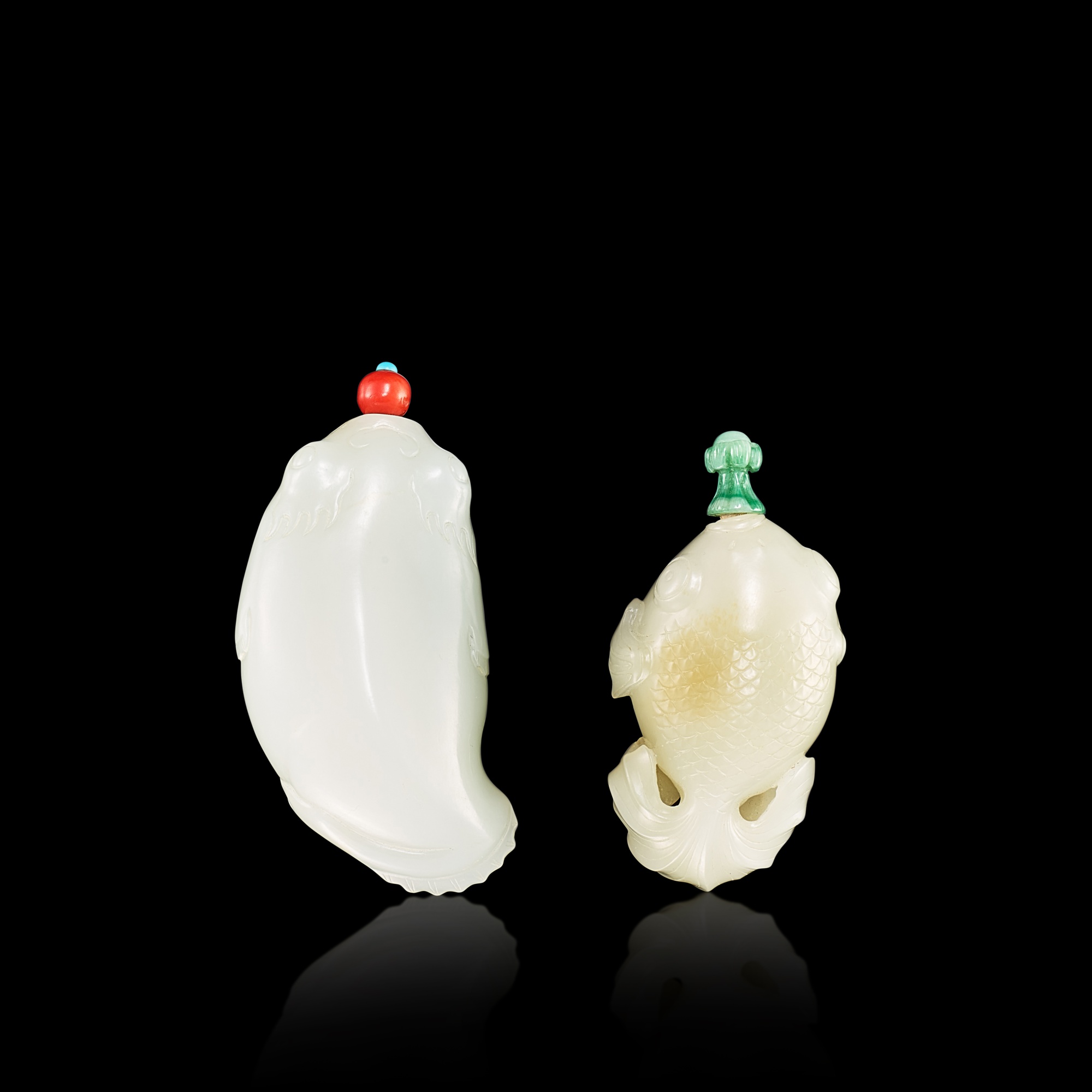 Two white jade 'fish' snuff bottles, Qing dynasty, 19th century 清十九世紀